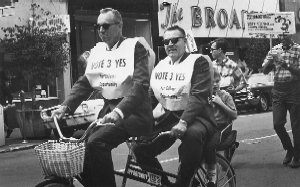 Eugene Mayor Edward Cone (left) and LCC President Dale Parnell (right) in parade