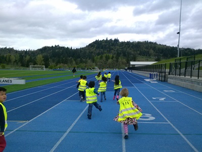 children running on track during fieldtrip