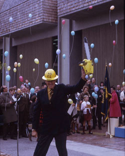 photo of Gov. Tom McCall dedicating main campus in 1968