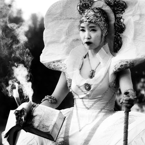 Oriental young lady in royal attire